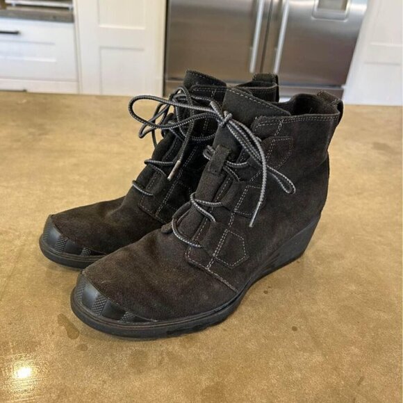SOREL woman’s leather boots. Black. Wedge heel. Size 8. - Picture 1 of 9